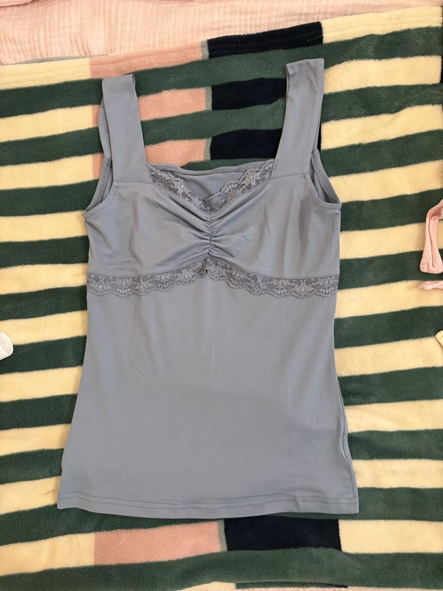 Top: Sommer Top mit Spitze, hellblau, Grösse S, neuwertig – Nuovo (secondo la descrizione) da Langenthal venduto da hih_sfd7 1
