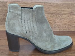 Bottines en daim beige de Freelance