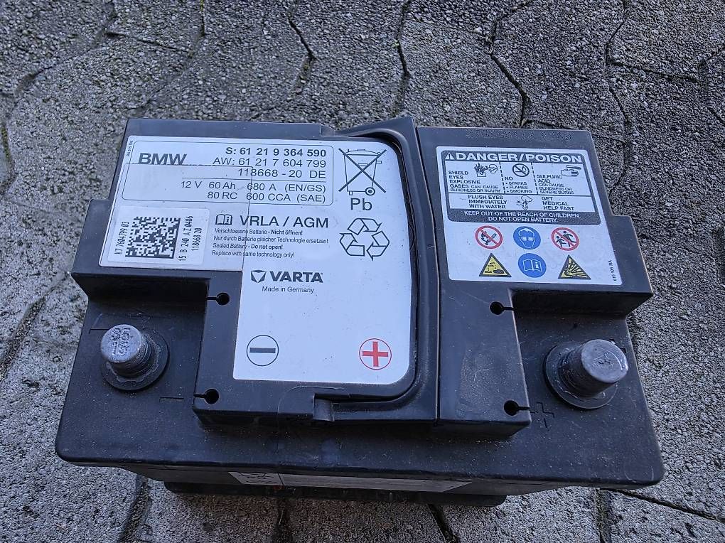 BMW Batterie: BMW Autobatterie AGM mit 60Ah – Usato da St. Gallen venduto da Meziu