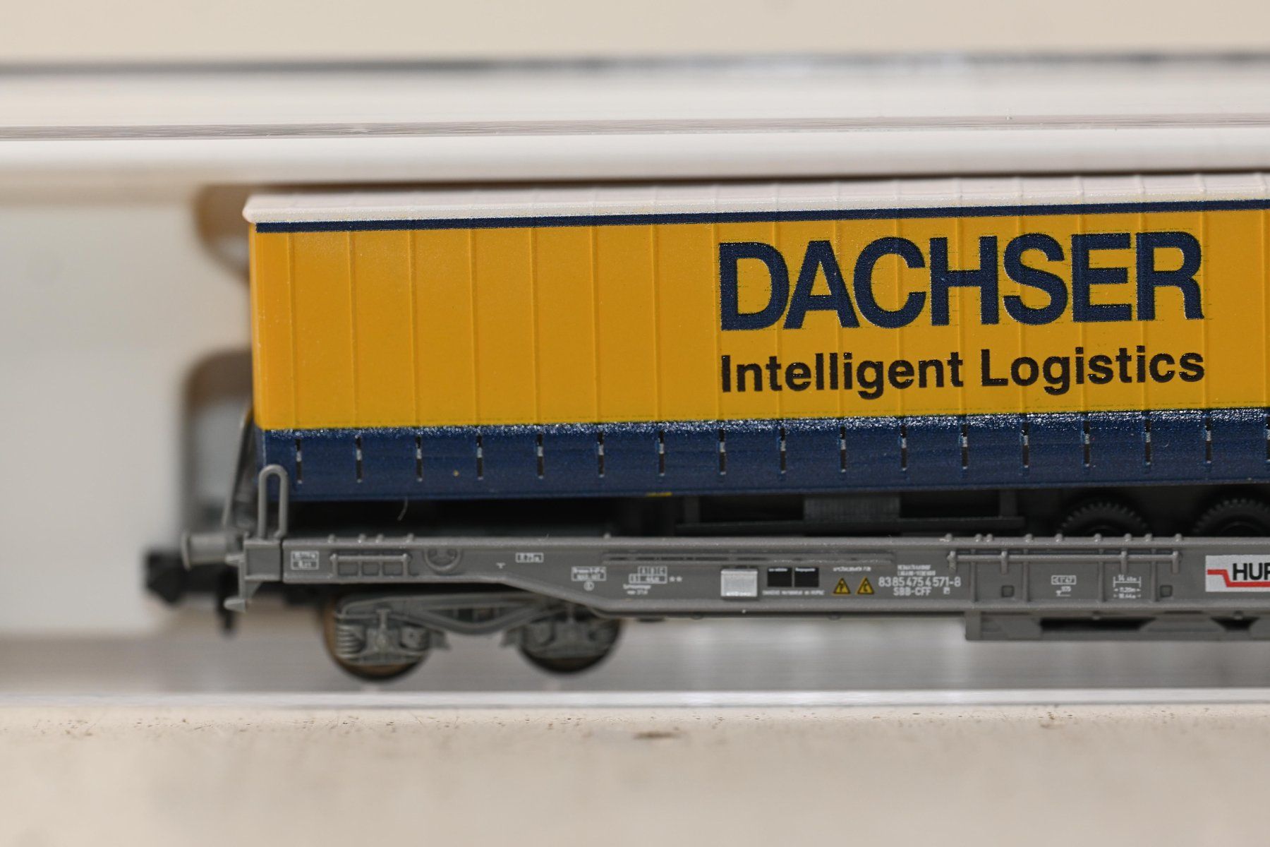Hupac Modellini di ferrovie: Güterwagen Dachser HUPAC Spur N – Usato da Laupen ZH venduto da Zmoewe 1