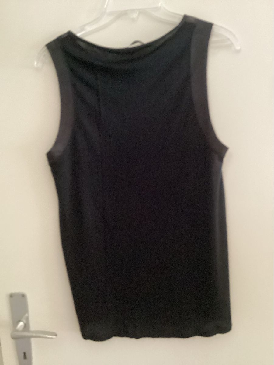 Only Tops: Elegantes ärmelloses Top, neu – Neu und originalverpackt aus Lausanne von Ulpet 1
