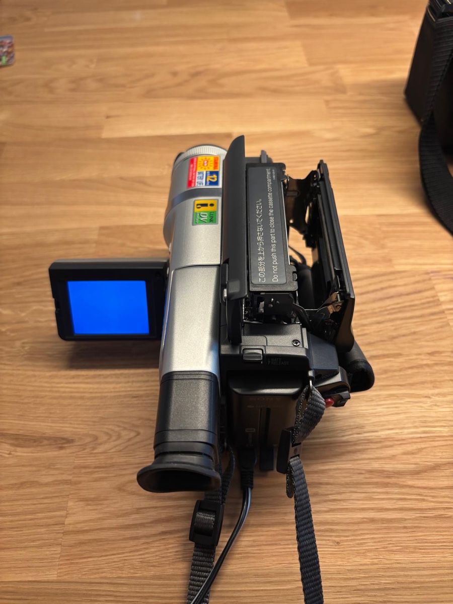 Sony Videocamere: SONY Digital Handycam, Digital 8 – Usato da Küttigen venduto da Gabrielle1607 4
