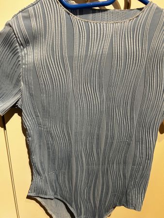 Alles 10.-Schönes Body plisse in hellblau