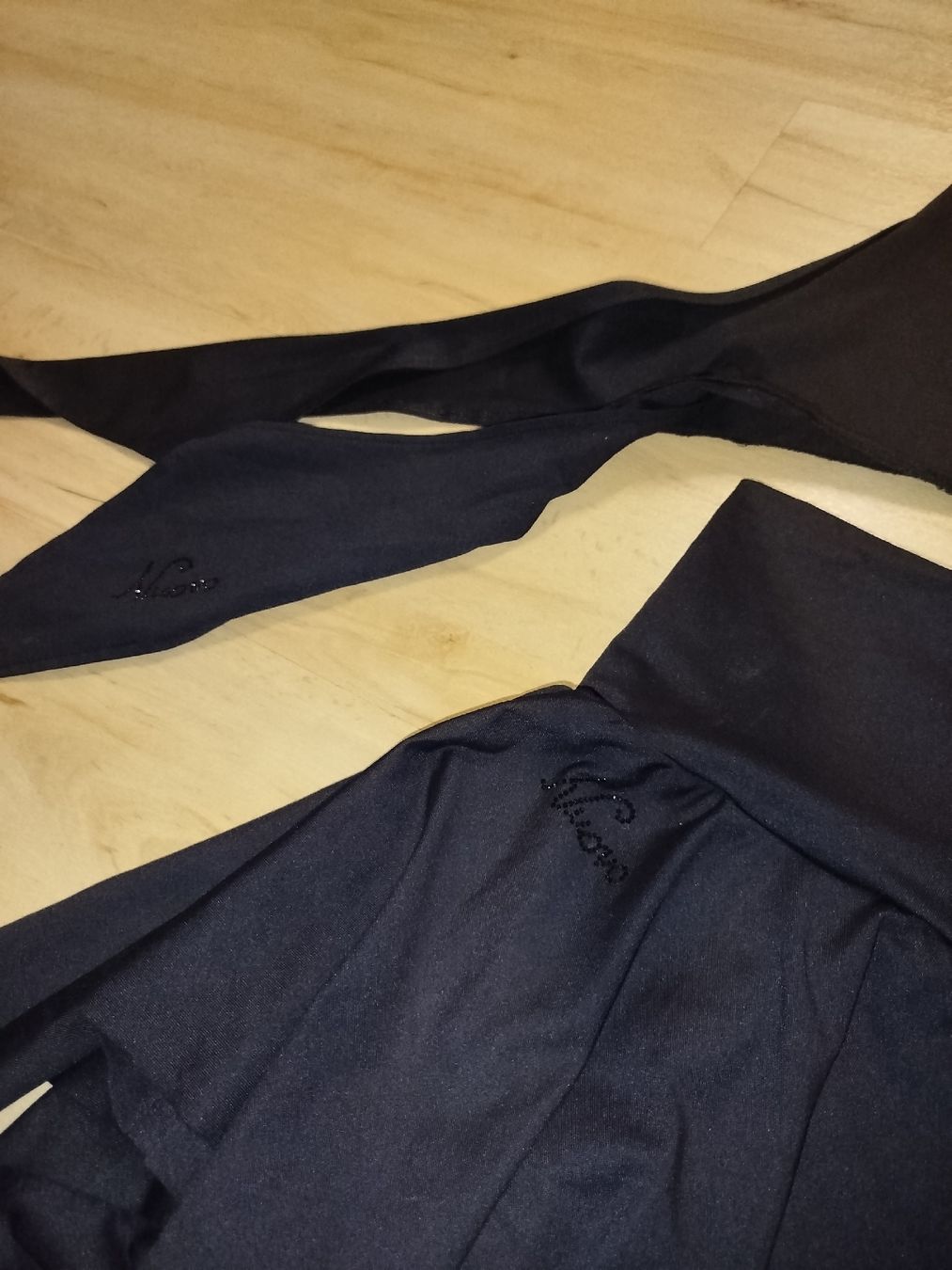 Lotti di vestiti: Paris Nuovo Set One Size – Nuovo (secondo la descrizione) da Spreitenbach venduto da captaincrunch 1
