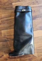 Elegante Givenchy Shark Lock Stiefel aus Leder, Grösse 41