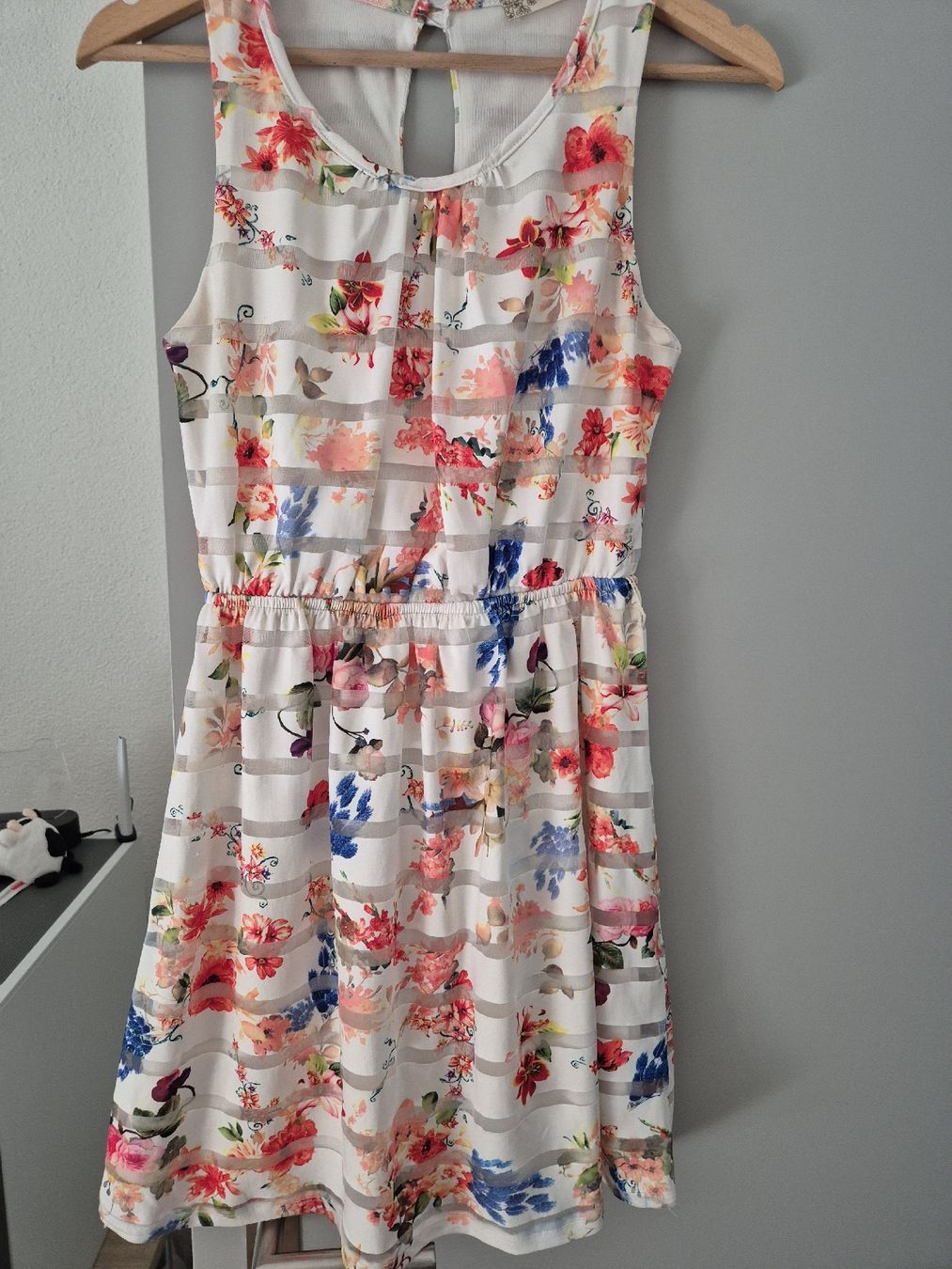 Kleider: Kleid Miin Blumenmuster gestreift Grösse S  – Gebraucht aus Zürich von mit_jz2x