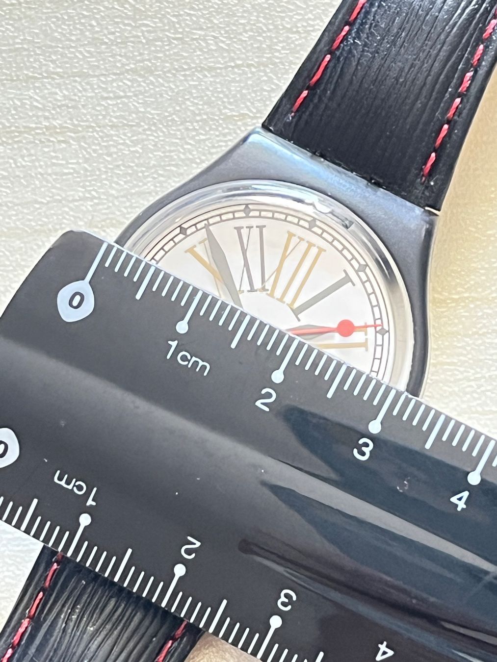 Swatch Orologi: Swatch Uhr, Schwarz/Weiss, Lederarmband – Usato da Grenchen venduto da chththl 4
