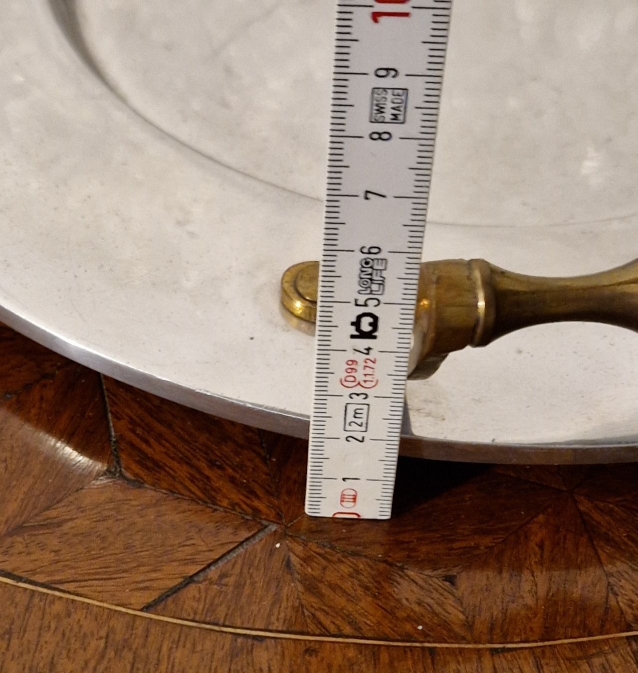Plateaux: Spezielles vintage Tablett silberfarben mit Messing Griffen – D'occasion à Zürich par silver-team 9