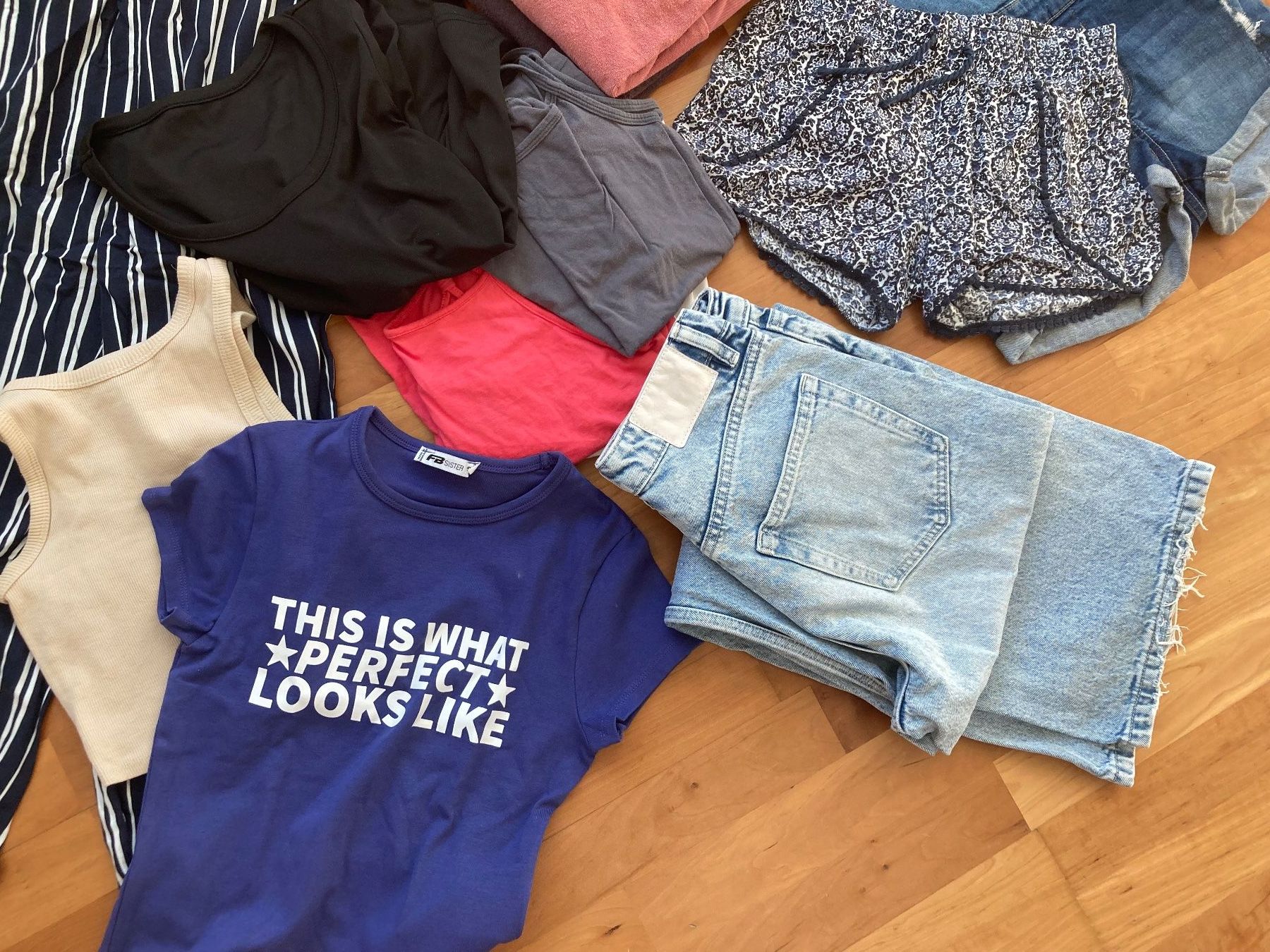 Lotti & Set di vestiti: Kleiderpaket für Mädchen / Teens – Usato da Winterthur venduto da SurfSwiss 3