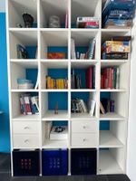 Regal Kallax 4x4 weiss mit Schubladen und Boxen