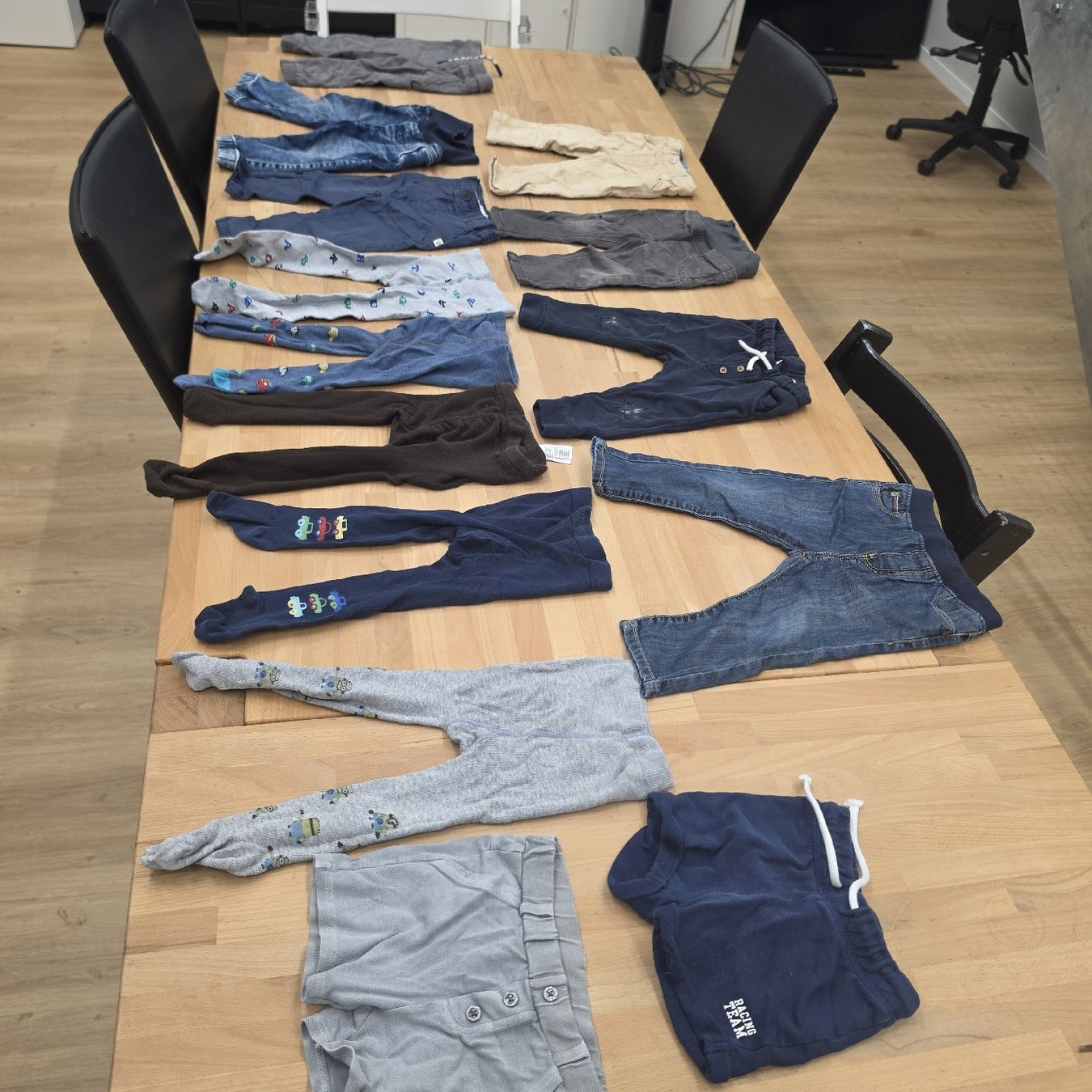 Ensembles coordonnés: Kinderkleider-Paket Gr. 80 – Hosen, Pullover & Shirts – D'occasion à St. Gallen par baenziger27 5