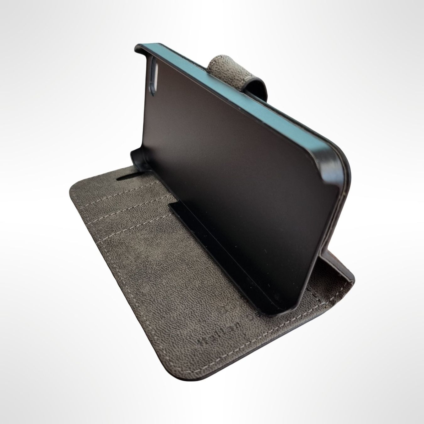 Apple Covers & Schutzfolien: SBS Klapphülle, IPhoneSE,5s,5 – Neu (gemäss Beschreibung) aus Wangen b. Olten von Restwert_Wangen 5