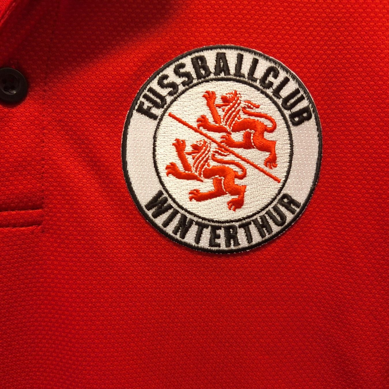 Canottiere & Pantaloni: Gpard Fc Winterthur S rotes Polo – Usato da Bellinzona venduto da LA-ropa-de-Juan 3