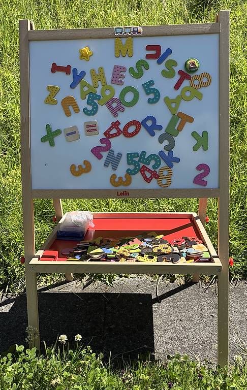 Spielzeuge: Magnetische Tafel mit Buchstaben – Gebraucht aus Ebikon von bookworm79
