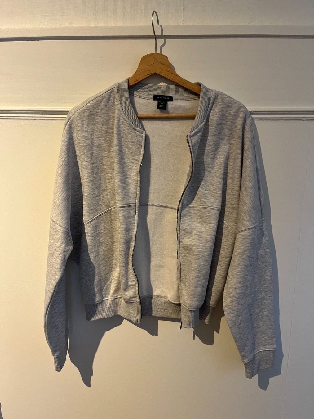 Giacche: Bomberjacke Sweatjacke Jacke grau AMISU – Nuovo e nell'imballaggio originale da Zürich venduto da its-love 1