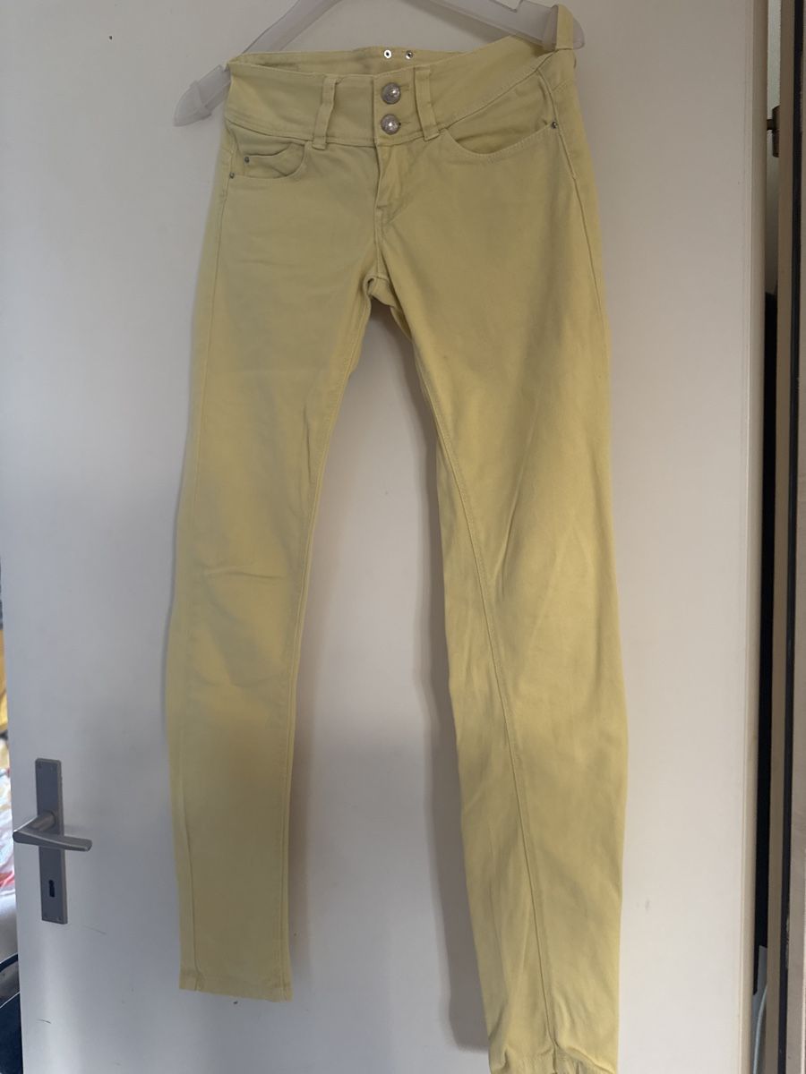Jeans: Gelbe Jeans von Ruby tuesday, Grösse 32 – Usato da Gersau venduto da Second-Hand-Shop 1