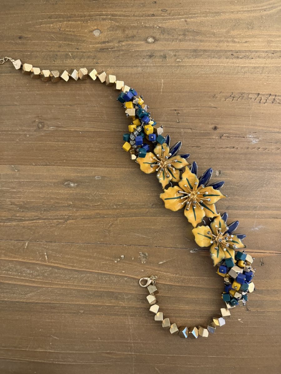 Zara Catenine: Wunderschöne Blumen-Halskette – Nuovo (secondo la descrizione) da Triesenberg venduto da Designer_Closet 5
