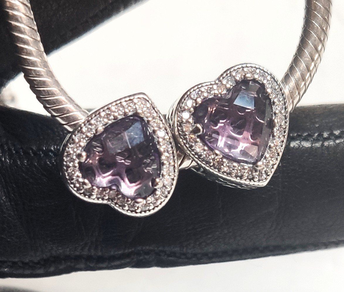 Ciondoli: Charm-Herzen, kompatibel mit Armbändern. – Nuovo e nell'imballaggio originale da Lamboing venduto da Qtrica