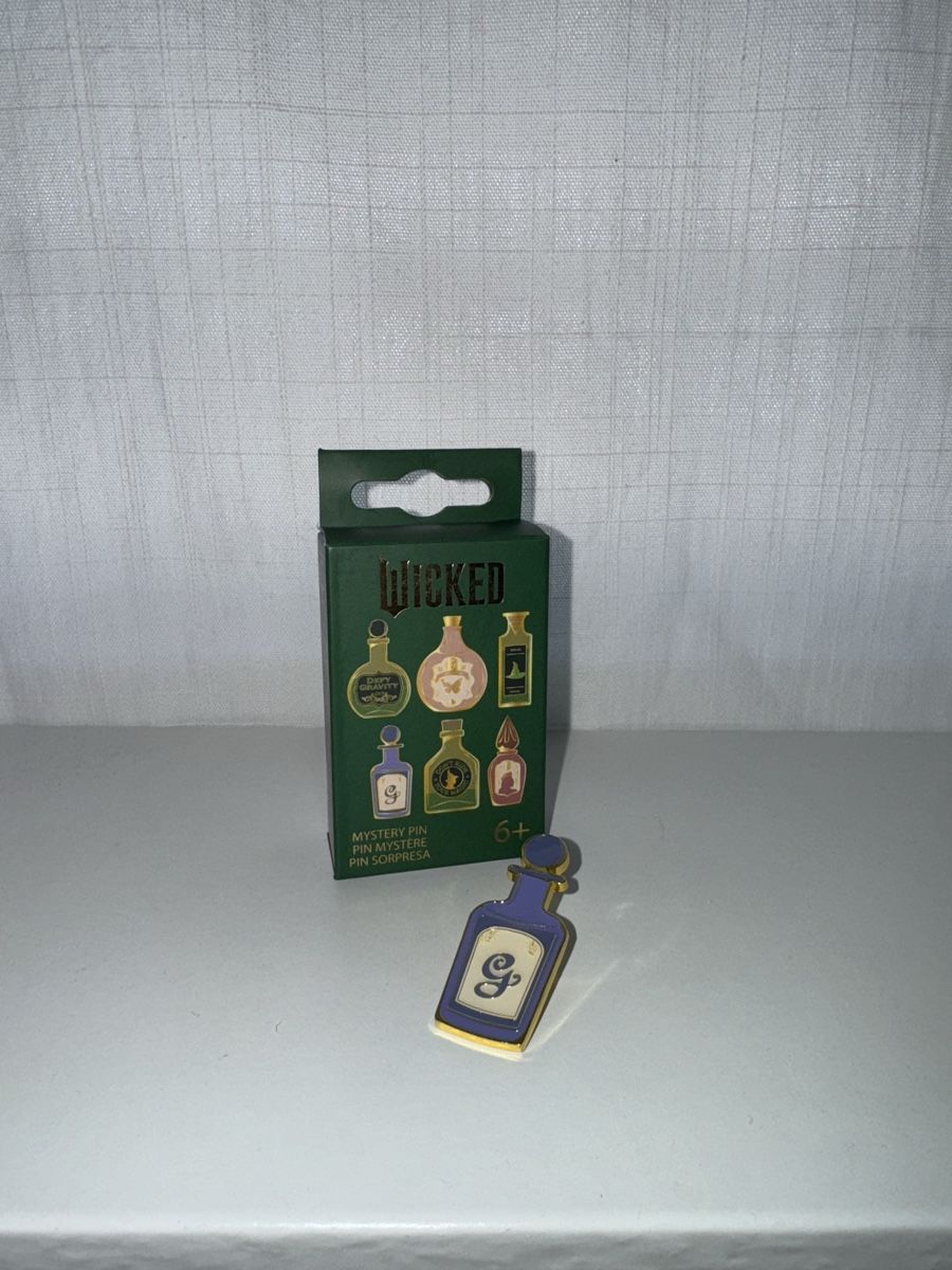 Placchette & Badge: Loungefly Pin Wicked – Nuovo (secondo la descrizione) da Giffers venduto da sahla