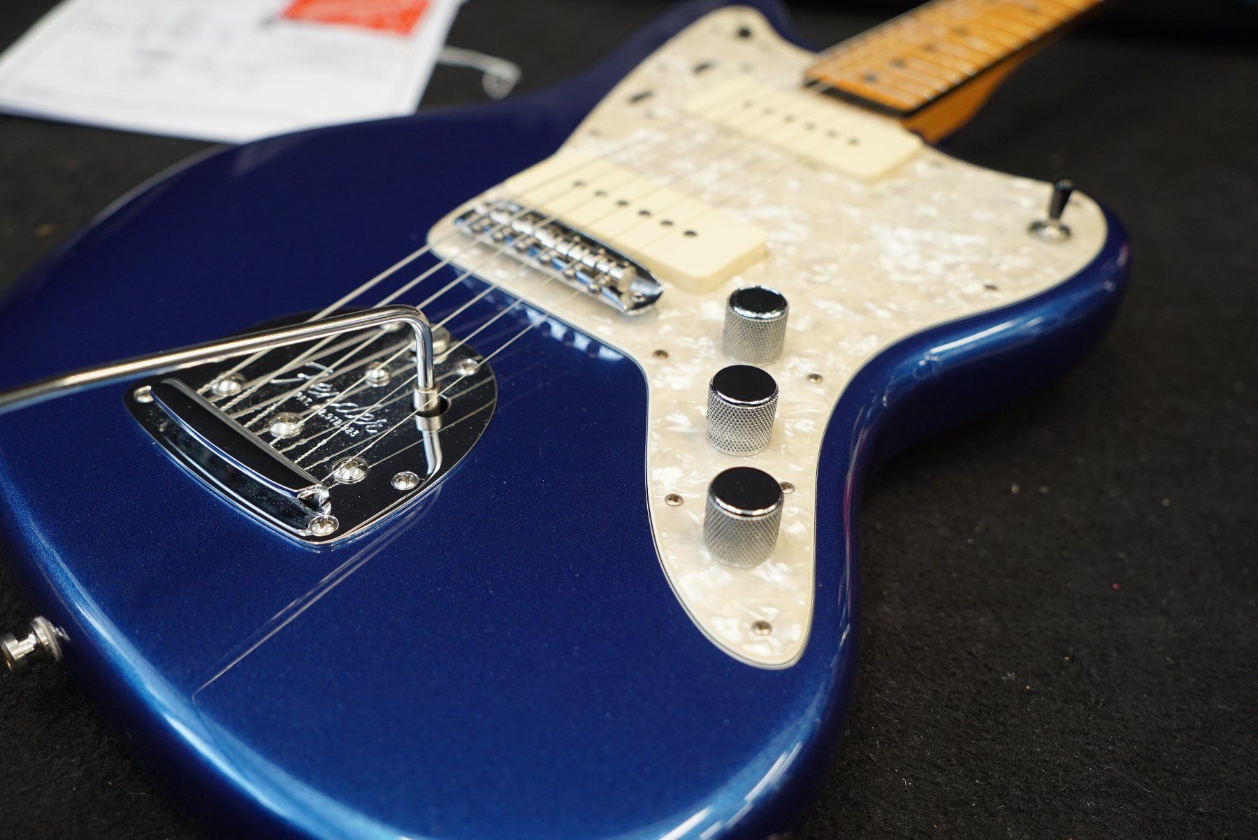 Fender Strumenti musicali: Fender American Ultra Jazzmaster - Maple Fingerboard - Cobra – Usato da Ortschwaben venduto da Musictrade 3