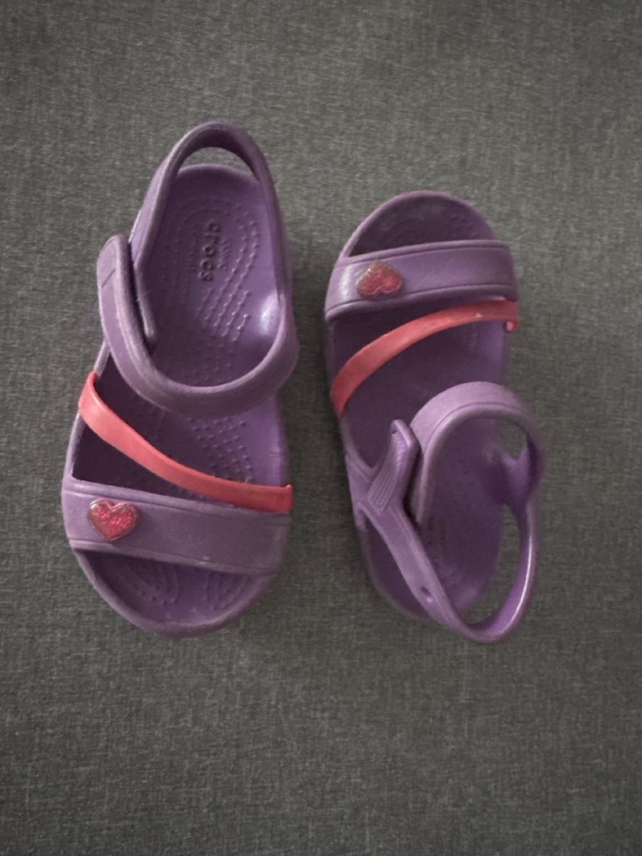 Crocs Scarpe per ragazze: Crocs Sandale C8/Gr. 26 mit Glitzer-Herz – Usato da Zürich venduto da Petrui