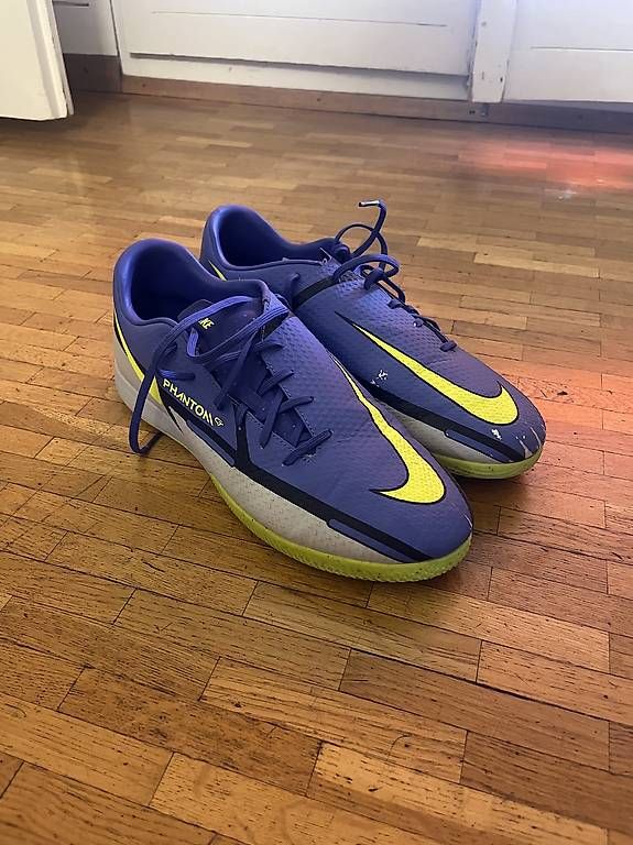 Schuhe für Jungen: Chaussures foot en salle Nike – Gebraucht aus Genève von lua_8czq