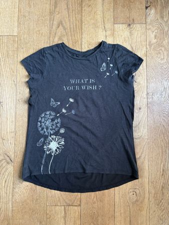 T-Shirt mit Print Grösse 158/164 mit kleinen Löchern