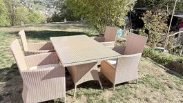 Gartentisch mit 4 Sesseln 