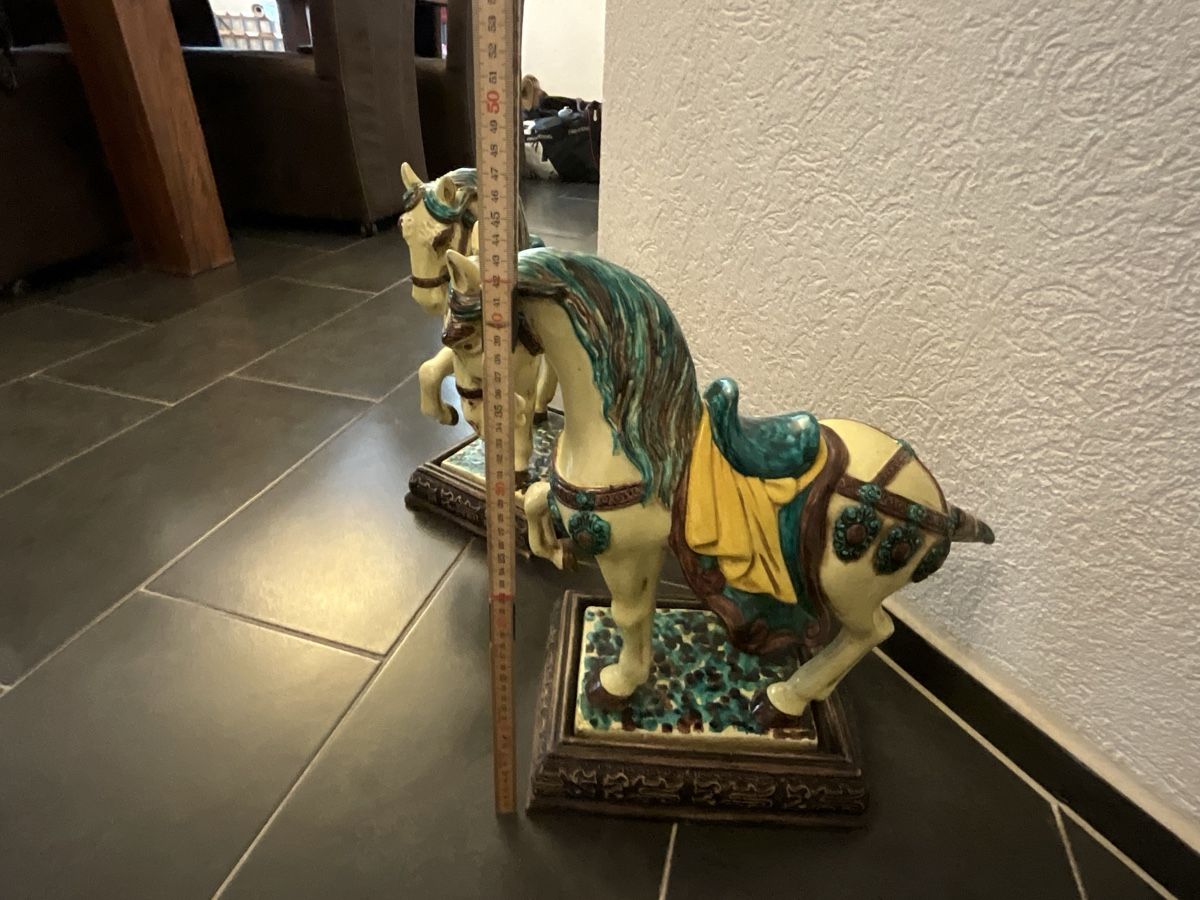 Figuren: Zwei Keramik Pferde auf Sockel – Gebraucht aus Niederlenz von mar_p5sx 1
