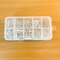 Schmucksortierbox mit Zubehörteilen silberfarben