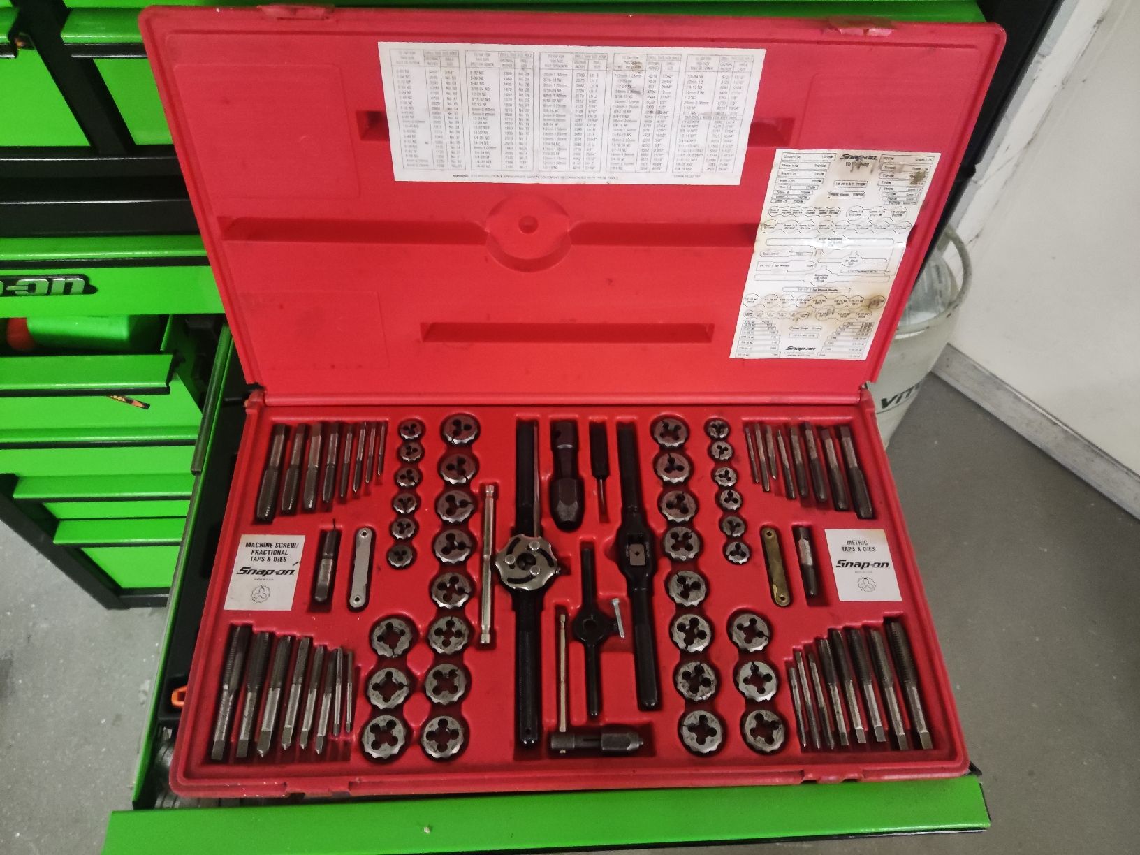Snap-on Tutti gli attrezzi: Snap On Gewindeschneider Set Metrisch & Zoll – Usato da Berikon venduto da