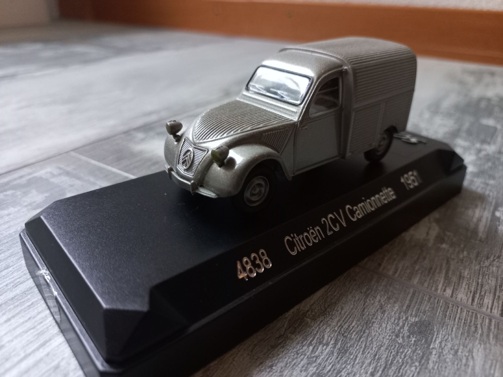 Solido Modellautos: Citroën 2CV camionnette 1/43 Solido – Gebraucht aus Attalens von remy_s00 1