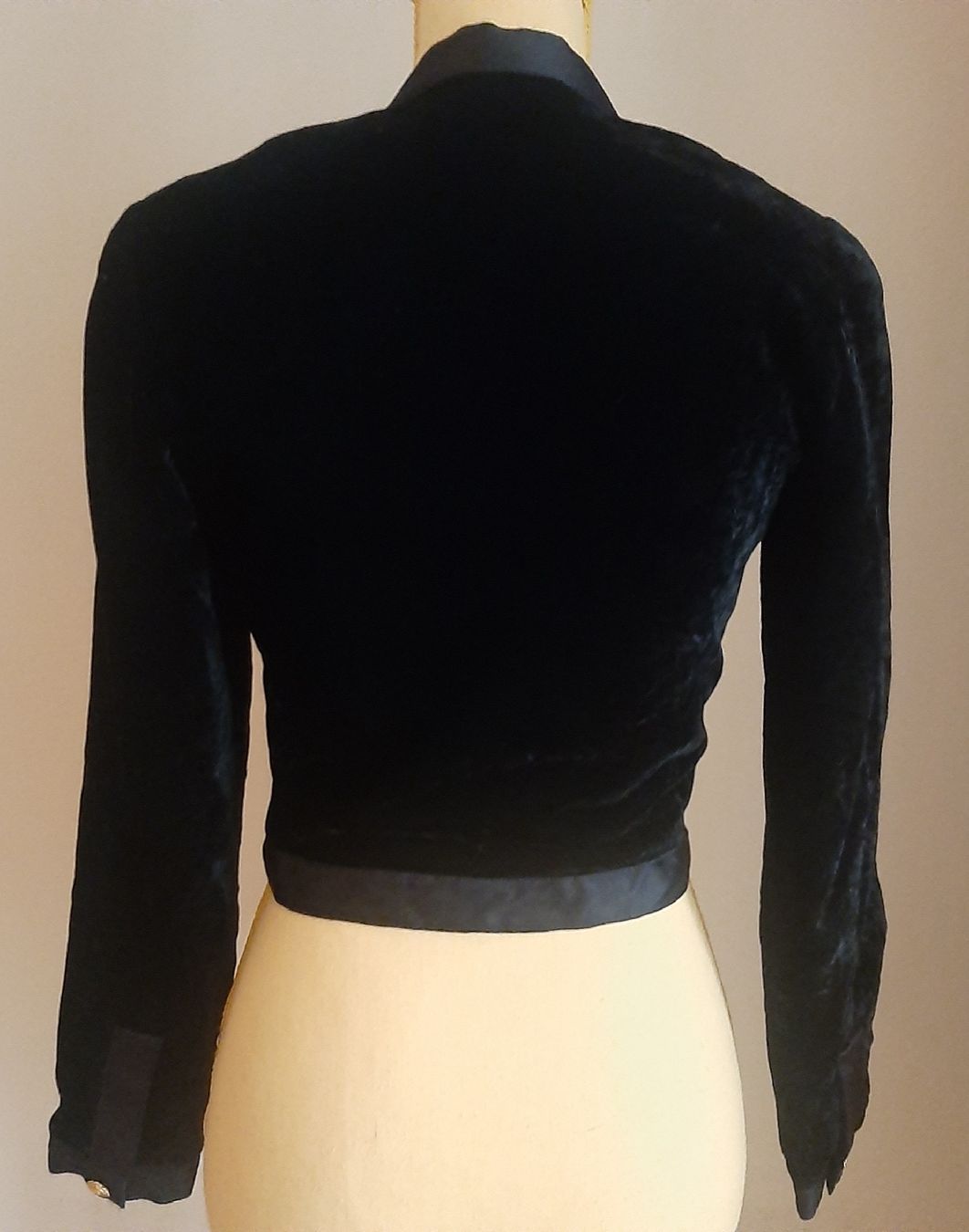 Chanel Jacken: Veste en velours Chanel Boutique – Gebraucht aus Chêne-Bourg von chsandra34 6