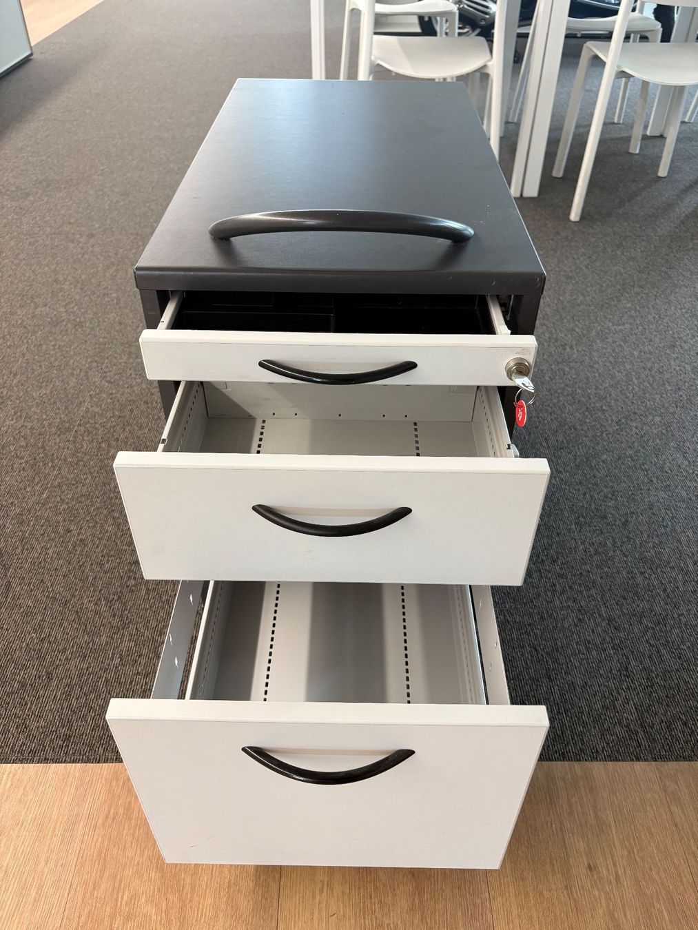 Elan Eléments de bureau: Elan Euroffice Standcontainer – D'occasion à Zürich par sat_b7g7 4