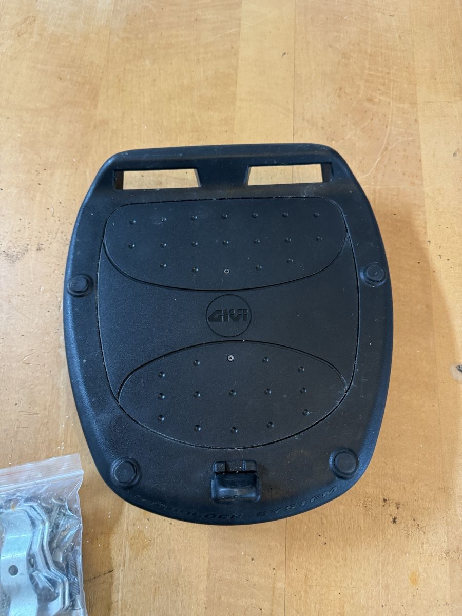 Givi Tutti i ricambio per moto: Givi Koffer Halterung  – Usato da Dübendorf venduto da Sachs621 1