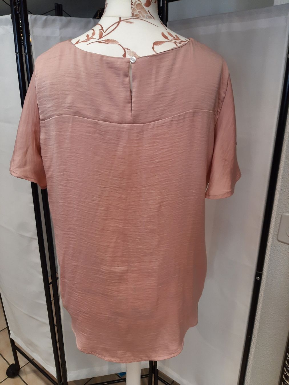 Camicette: Satin-Bluse Rosé Gr. 44 – Usato da Emmetten venduto da SecondhandSiska 1