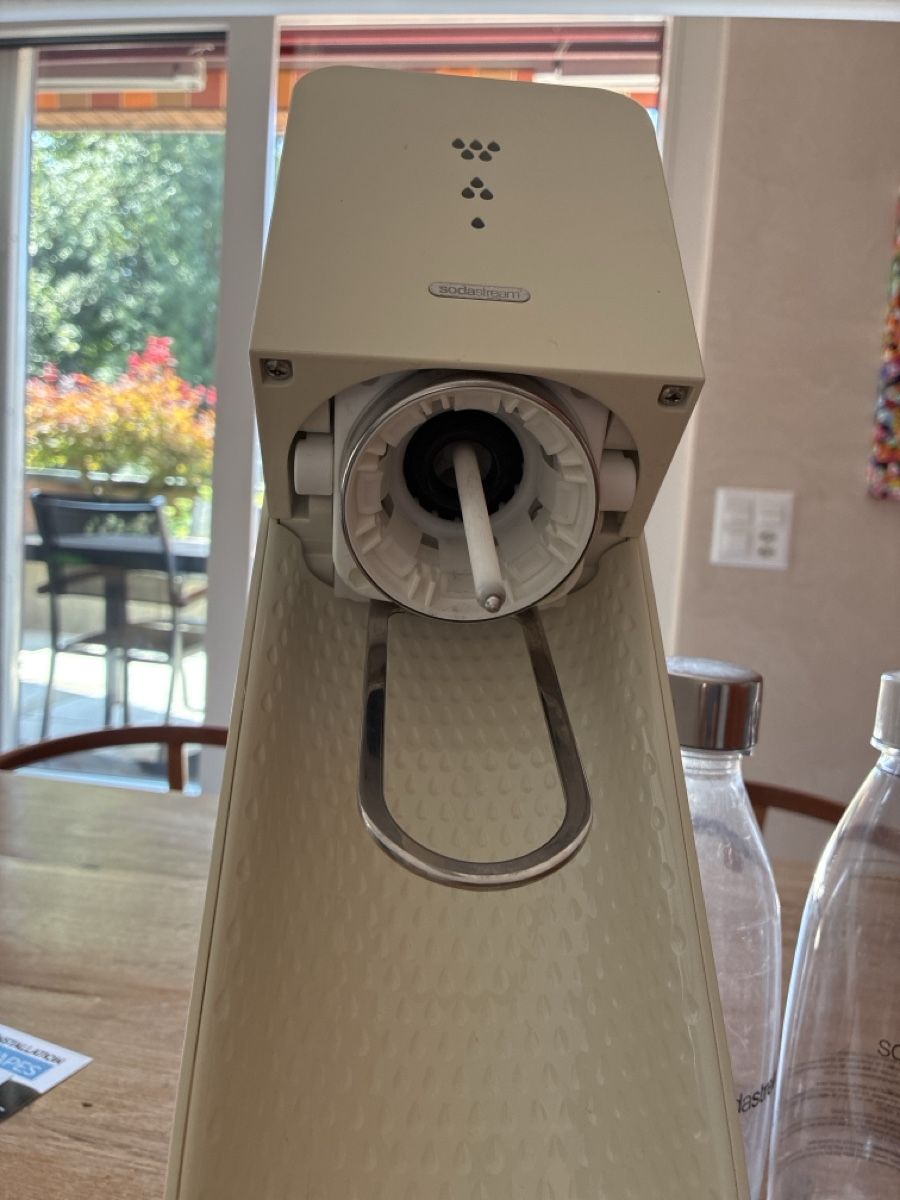 Sodastream Küchengeräte: SodaStream Soda Maker with 2 Bottles and 2 CO2 Cylinders – Gebraucht aus Luzern von ASA_DES 1