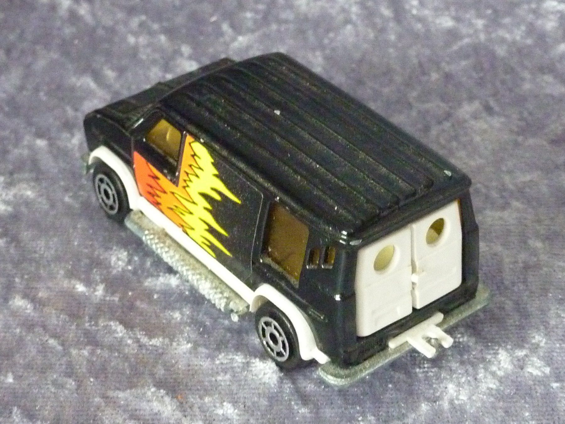 Ford Modellini d'auto: Ford Econoline Van  1:64 – Usato da Dürrenäsch venduto da modellautos4you 2