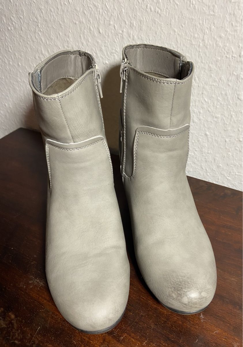 Scarpe da donna: Stiefeletten Vintage Look Gr. 38 hellgrau Cityline – Usato da Fislisbach venduto da KolibriSecondhand 1