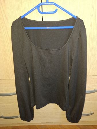 Pull noir manches longues, taille S