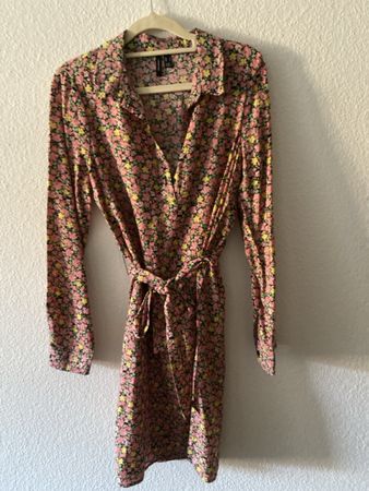 Vero Moda Blümchen Kleid, Gr. S, perfekt für den Frühling!