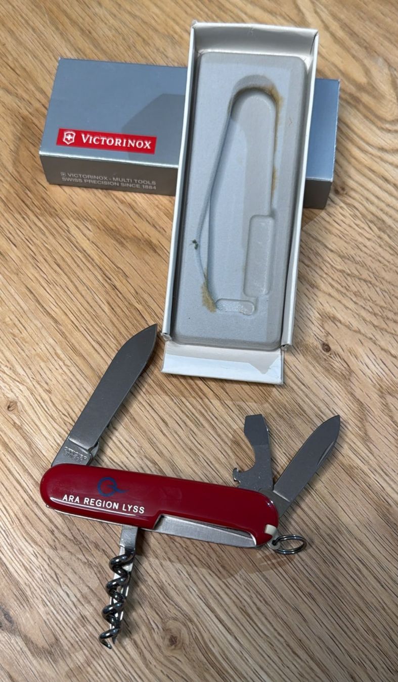 Victorinox Coltelli tascabile: VICTORINOX SACKMESSER ARA REGION LYSS – Nuovo e nell'imballaggio originale da Zürich venduto da Frei-Occasionen 3