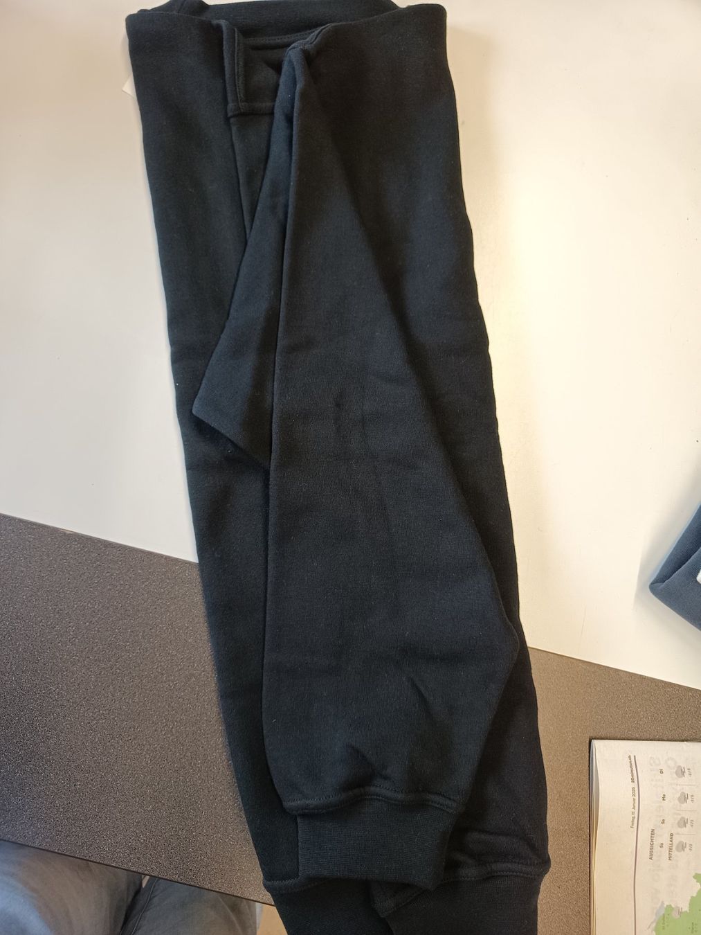 Maglioni & Felpe: Restposten Pullover schwarz L (l) – Nuovo (secondo la descrizione) da Oberegg venduto da 19franzi94 3