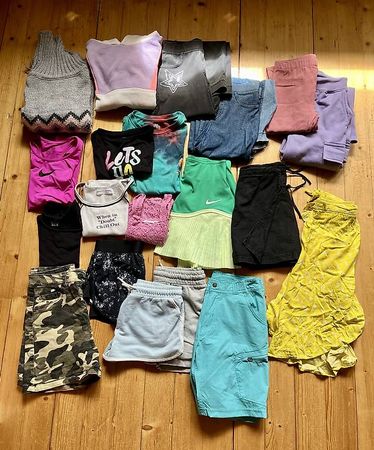Lot de 20 habits 10ans (t.146 env.)