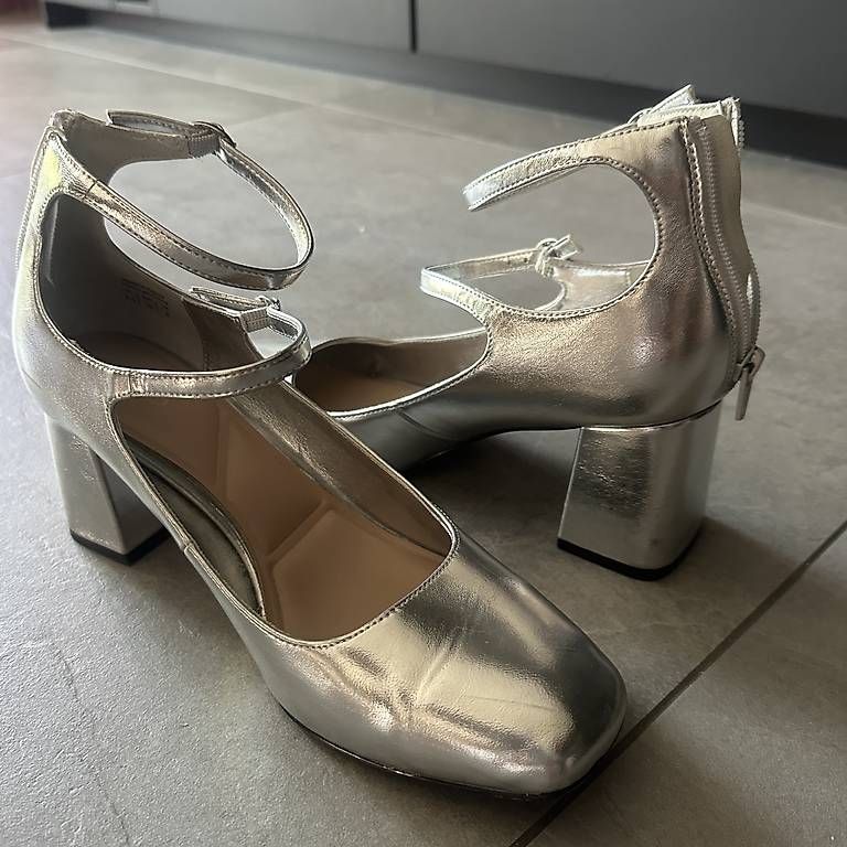 Chaussures femmes: Soulier escarpins argentés P. 39 – D'occasion à La Chaux-de-fonds par ccjp 2