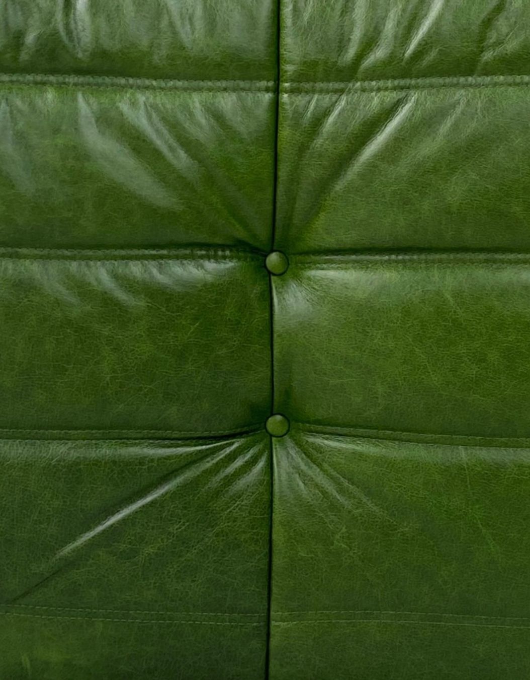 Ligne Roset Sofas: 3er Sofa Togo, neu bezogen mit Leder – Neu (gemäss Beschreibung) aus Zürich von ERATOMIUM 6