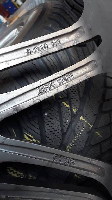 Audi Pneumatici & Ruote complete: Winterräder Audi Q7 265/50 19 – Usato da Schmerikon venduto da 1qw2 2