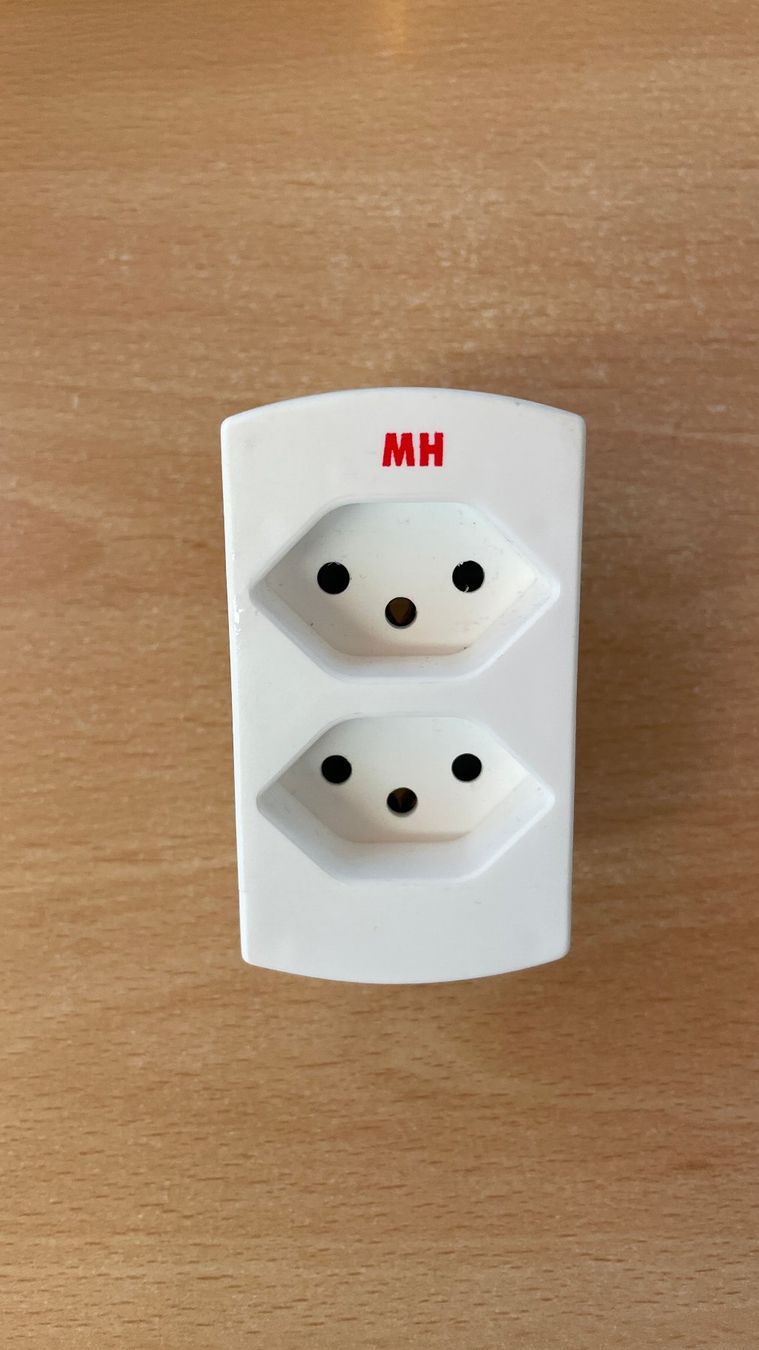 Alimentazione elettrica: Doppelstecker Steckdosenadapter Mehrfachstecker Typ 13 – Usato da Glattfelden venduto da cybermaxx