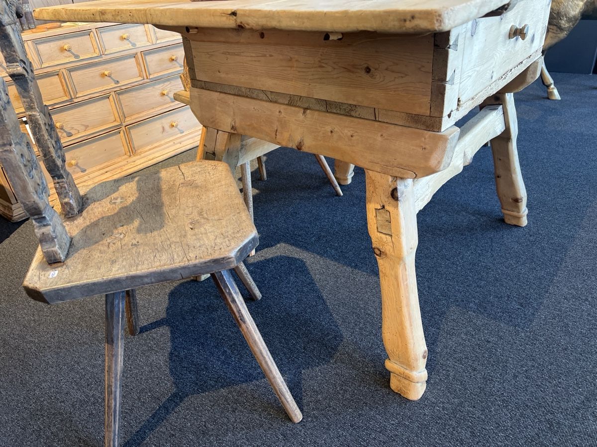 Tavoli: Kastentisch Engadin 18.Jhd – Usato da Gossau SG venduto da Keller-Antiques 1