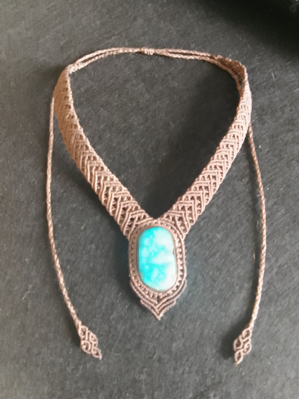 Catenine: handgemachte Makramee Kette, Collier mit eingefasstem Türkis – Nuovo (secondo la descrizione) da Pfäffikon ZH venduto da Emporos_42